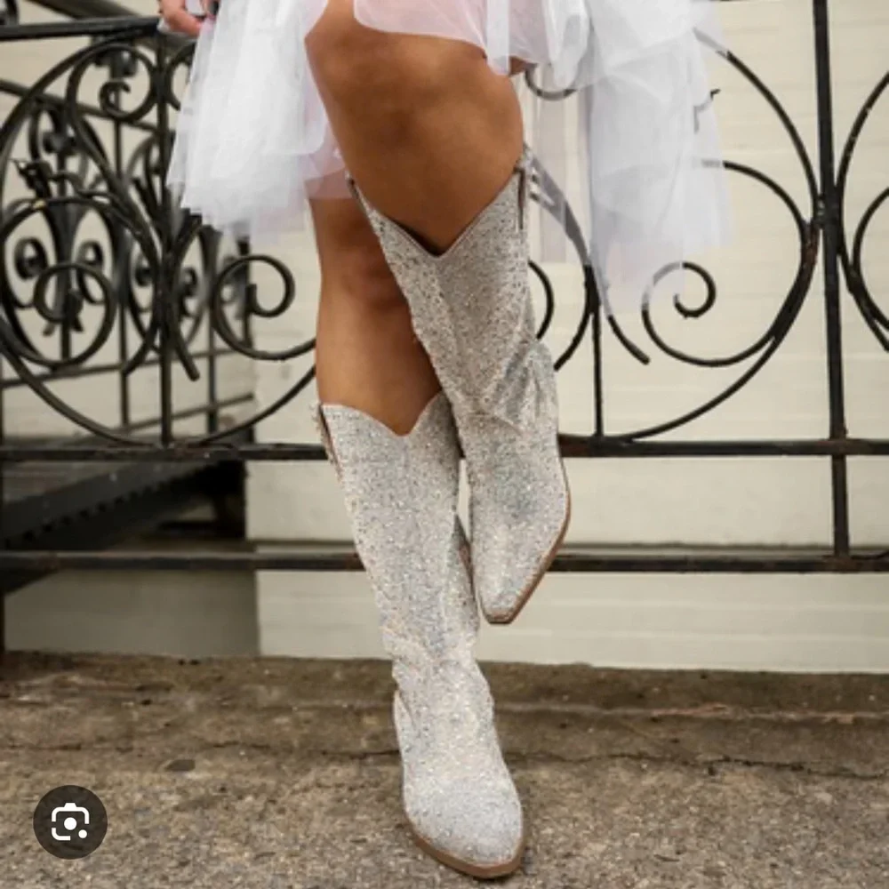 Betsey Johnson NIB Dalas Rhinestone Boots Sz 8 - Picture 1 of 8